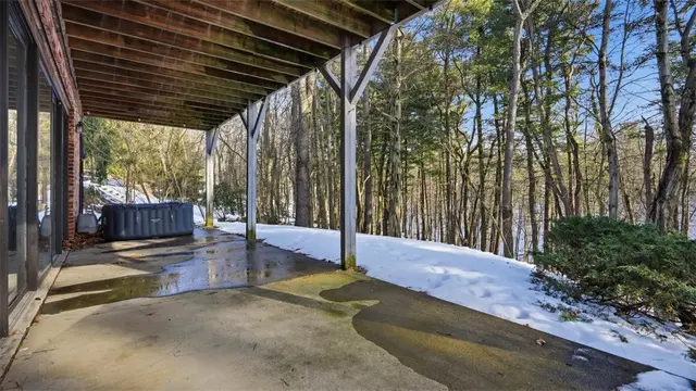 150 Maple Dr gallery image 42