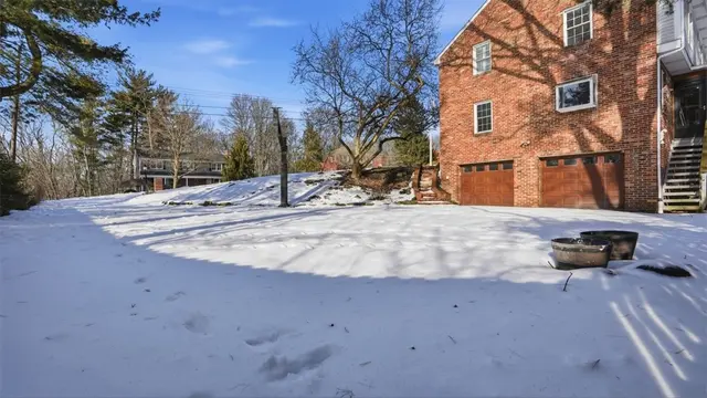 150 Maple Dr gallery image 44