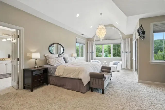 150 Silver Creek Dr gallery image 3