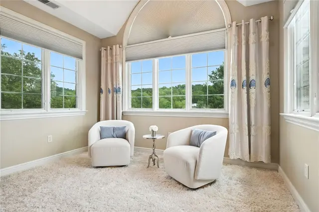 150 Silver Creek Dr gallery image 5