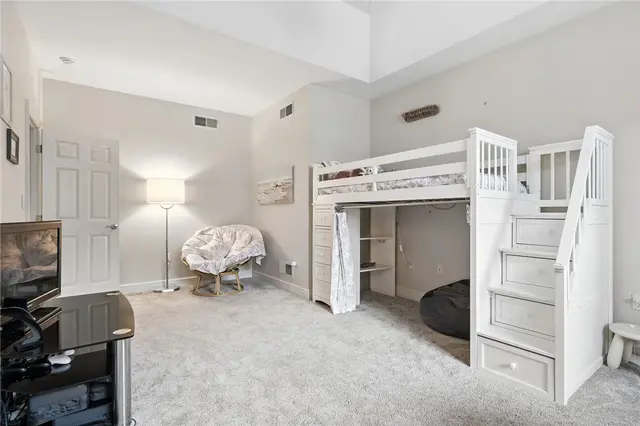 150 Silver Creek Dr gallery image 9