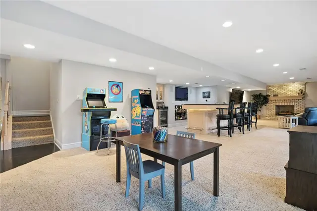 150 Silver Creek Dr gallery image 10