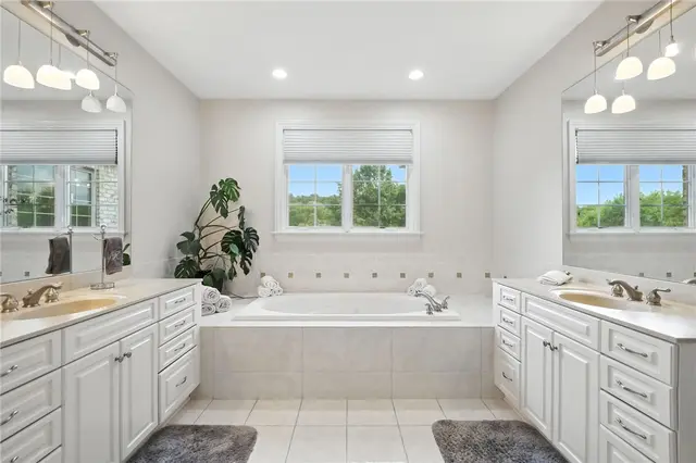 150 Silver Creek Dr gallery image 12
