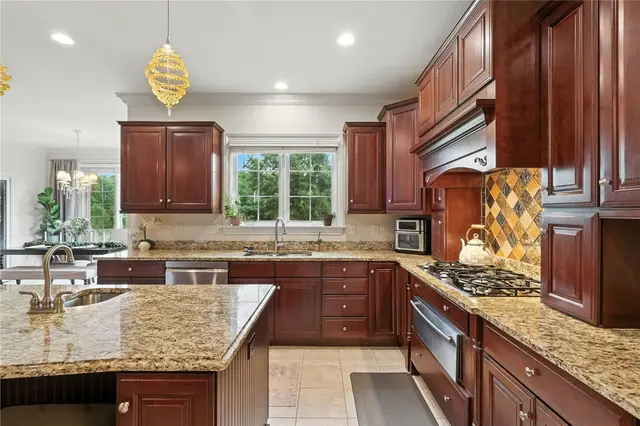 150 Silver Creek Dr gallery image 25