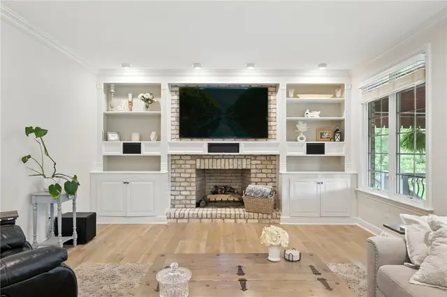 150 Silver Creek Dr gallery image 35