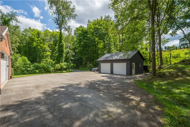 150 Wildflower Ln gallery image 15