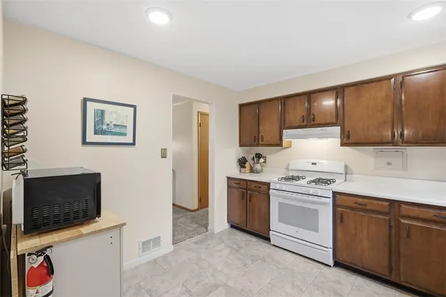 1500 Fernledge Dr gallery image 3