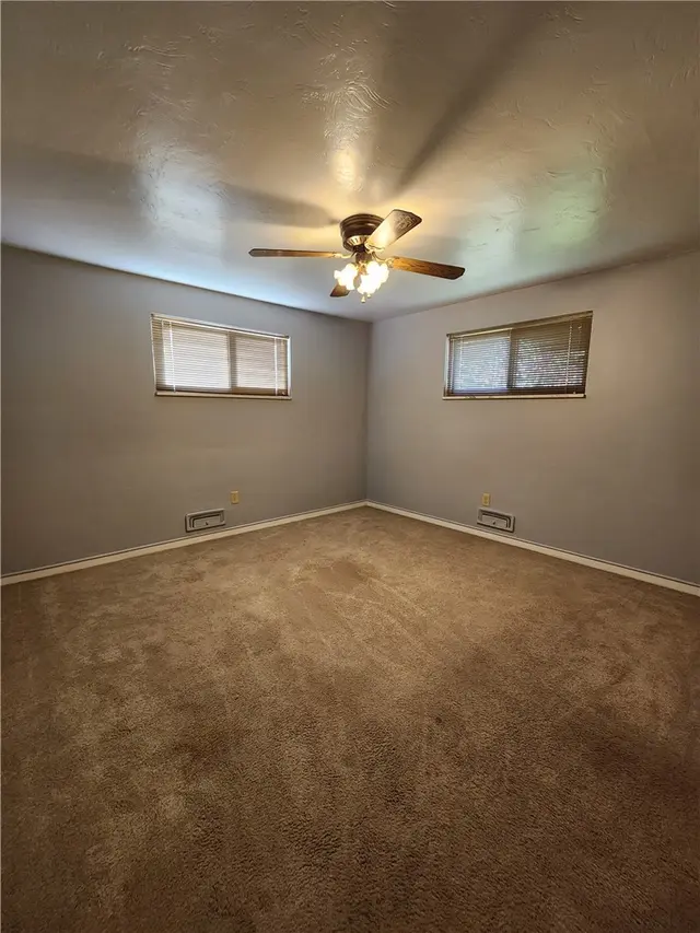 1503 Van Dr gallery image 7