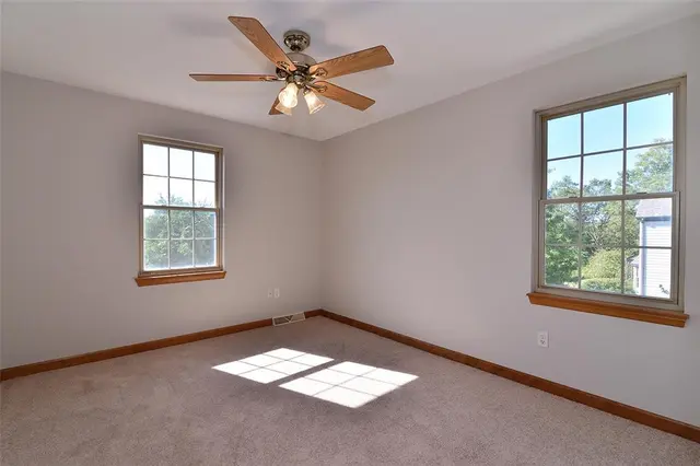 1505 Squire Ridge Dr gallery image 4