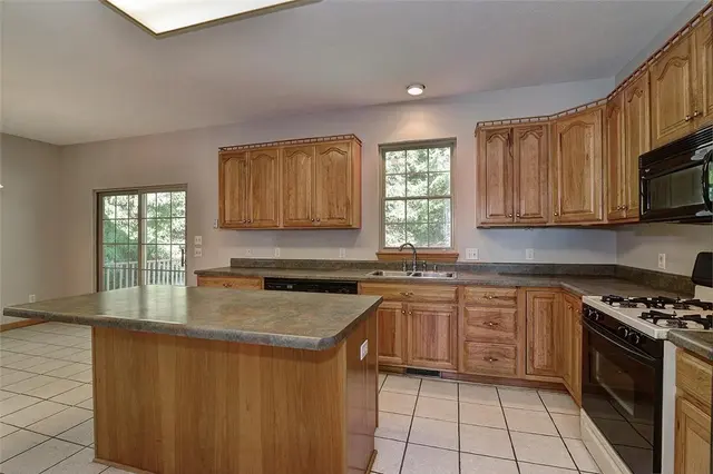 1505 Squire Ridge Dr gallery image 6