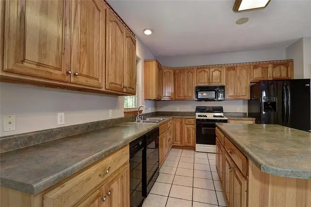1505 Squire Ridge Dr gallery image 9