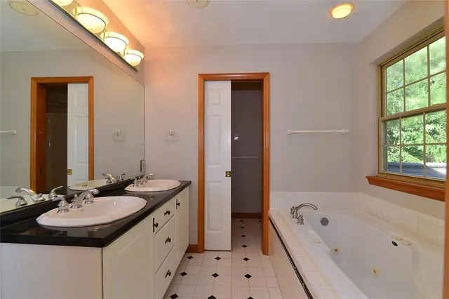1505 Squire Ridge Dr gallery image 13