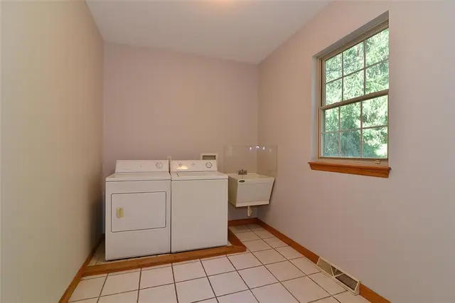 1505 Squire Ridge Dr gallery image 23
