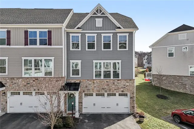 151 Curtis Ct gallery image 2