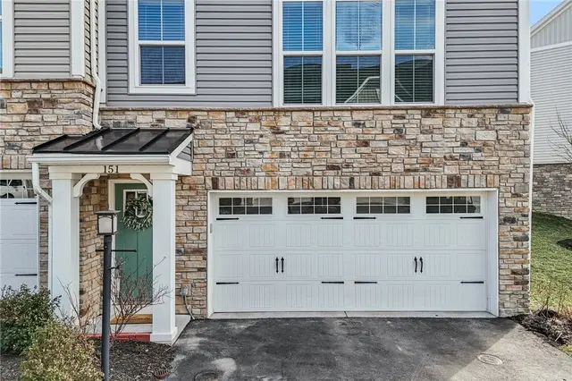 151 Curtis Ct gallery image 3