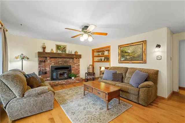 151 Ferndale Ave gallery image 9