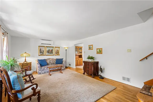151 Ferndale Ave gallery image 23
