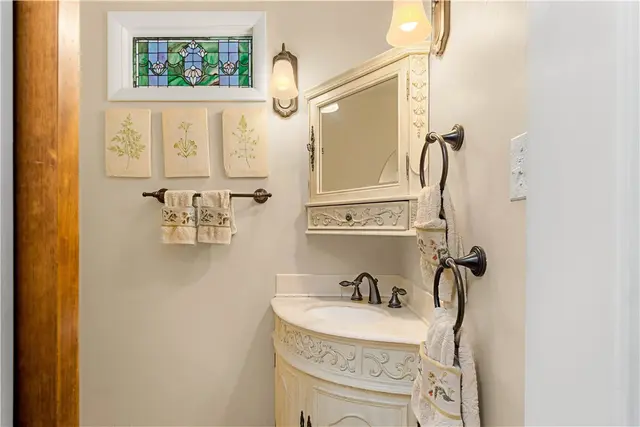 151 Ferndale Ave gallery image 25
