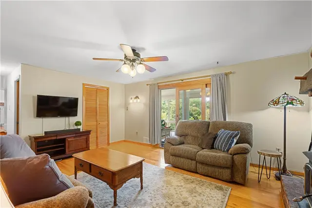 151 Ferndale Ave gallery image 26