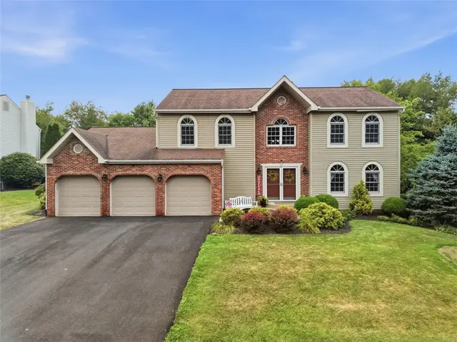 151 Woodbine Dr gallery image 2