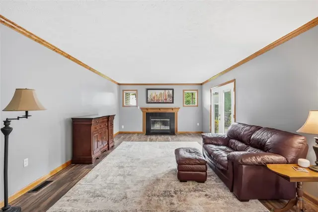 151 Woodbine Dr gallery image 3