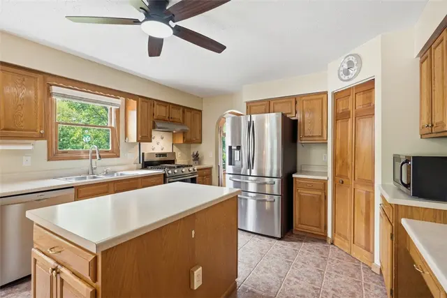 151 Woodbine Dr gallery image 4