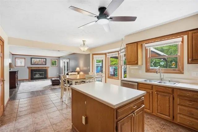 151 Woodbine Dr gallery image 15