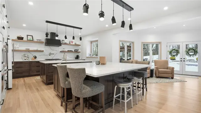 1514 Fox Chase Dr gallery image 2