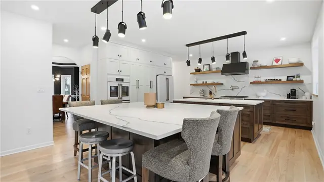 1514 Fox Chase Dr gallery image 3
