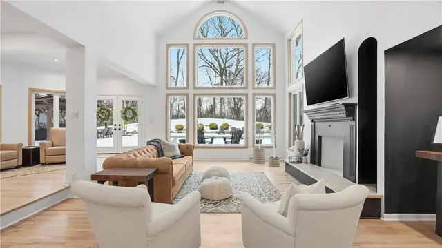 1514 Fox Chase Dr gallery image 12