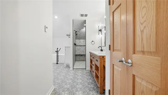 1514 Fox Chase Dr gallery image 23