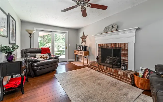 1523 Mountainview Dr gallery image 16