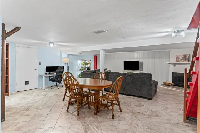 1527 W Ingomar Rd gallery image 35