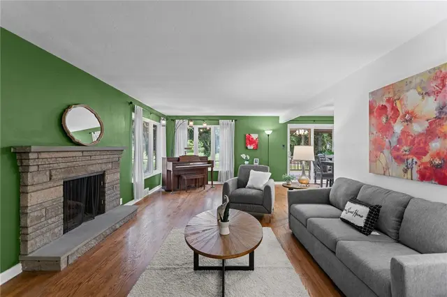 1527 W Ingomar Rd gallery image 37