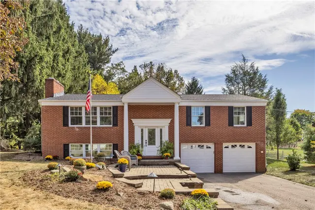 1528 Sandhurst Dr gallery image 4