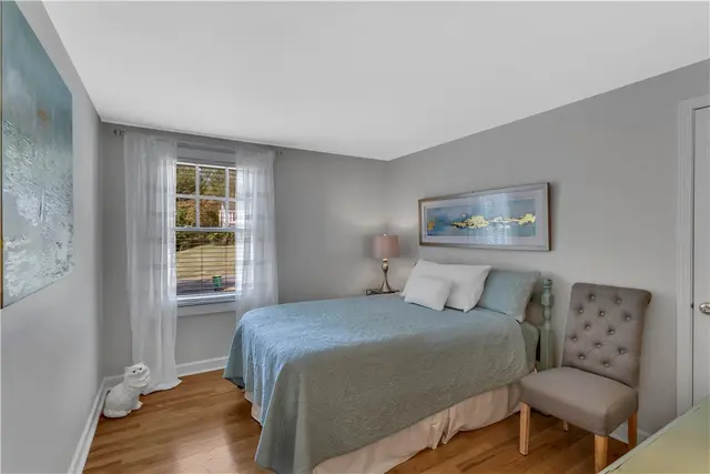 1528 Sandhurst Dr gallery image 7