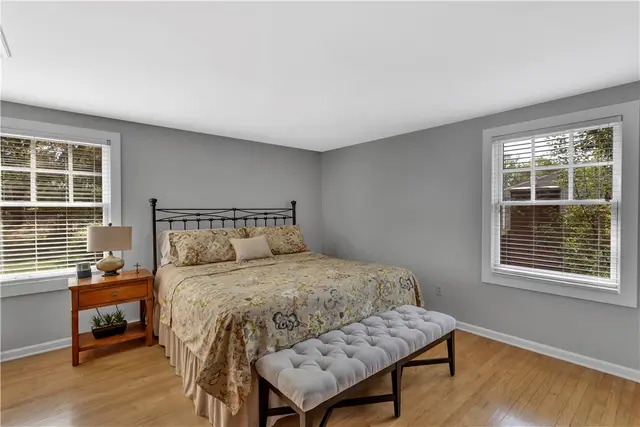 1528 Sandhurst Dr gallery image 15