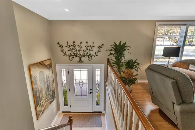 1528 Sandhurst Dr gallery image 18