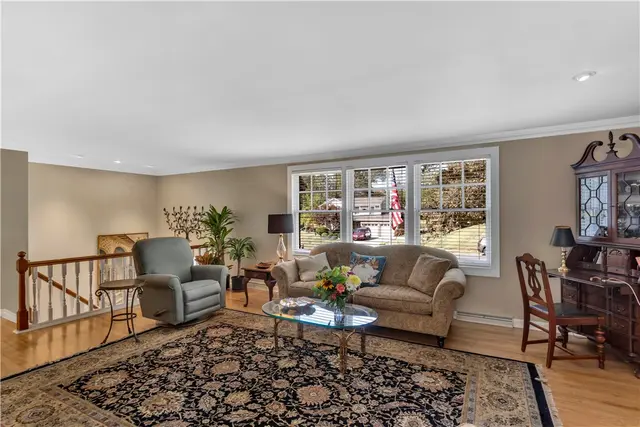 1528 Sandhurst Dr gallery image 21