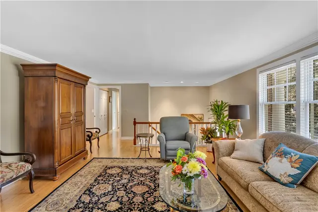 1528 Sandhurst Dr gallery image 22