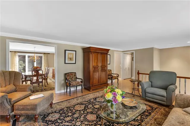 1528 Sandhurst Dr gallery image 28