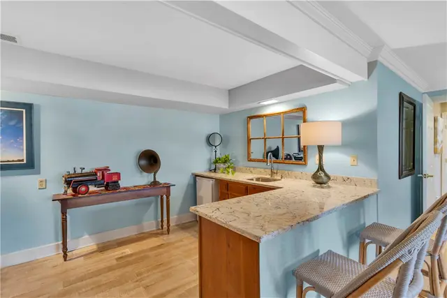 1528 Sandhurst Dr gallery image 33