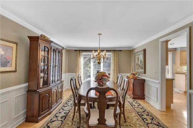 1528 Sandhurst Dr gallery image 34