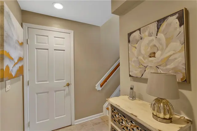 1528 Sandhurst Dr gallery image 38