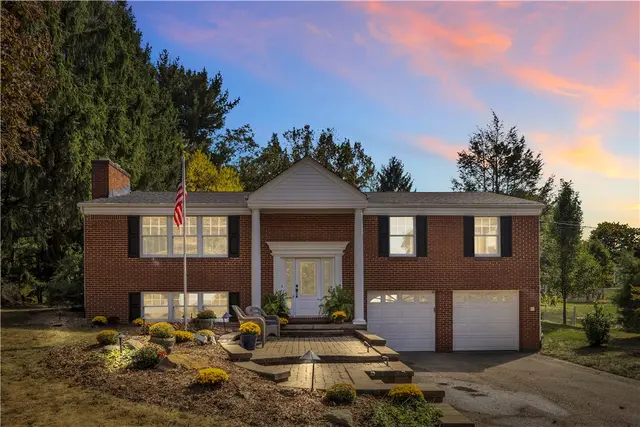 1528 Sandhurst Dr