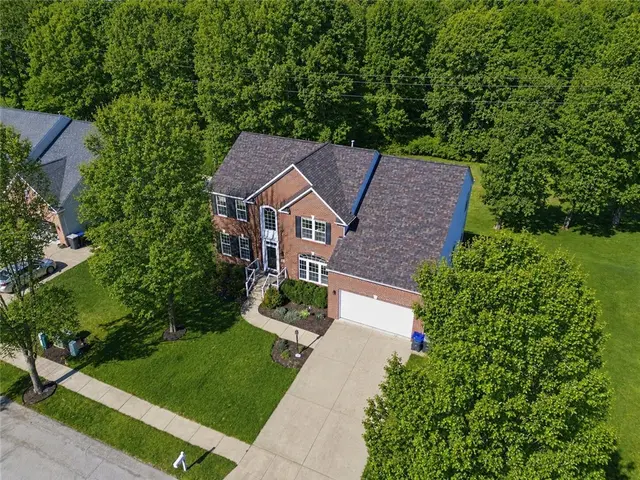 153 Hunter Drive gallery image 3