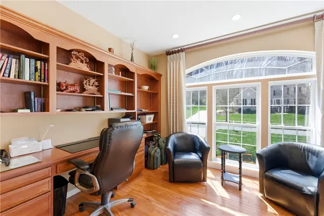 153 Hunter Drive gallery image 5