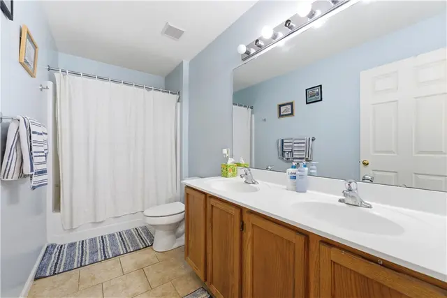 153 Hunter Drive gallery image 6