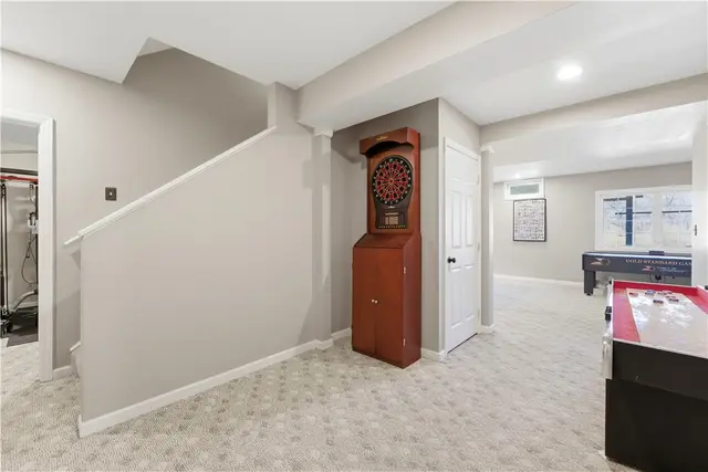 153 Hunter Drive gallery image 9