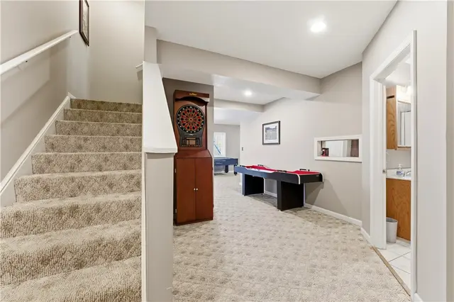 153 Hunter Drive gallery image 10
